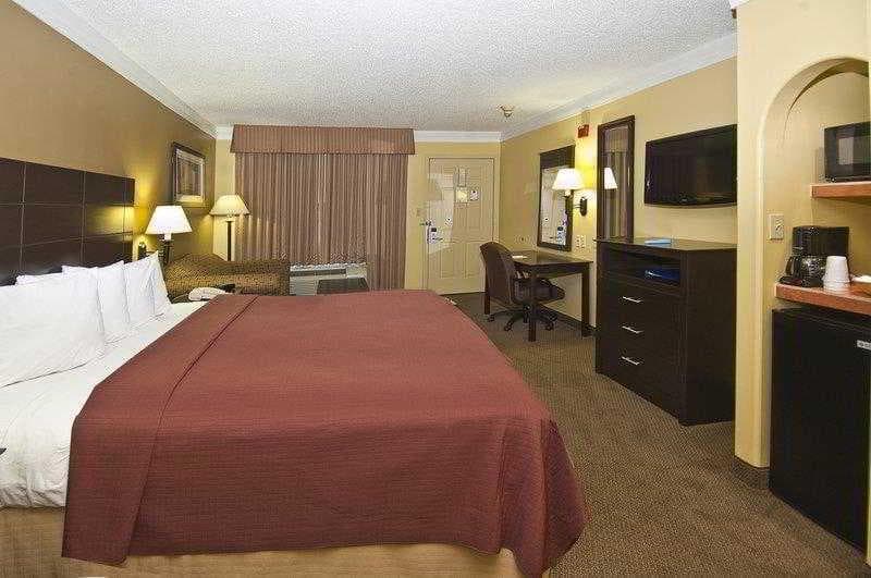 Days Inn By Wyndham Gonzales 3
