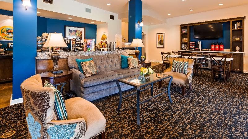 Best Western Plus St. Charles Inn 4