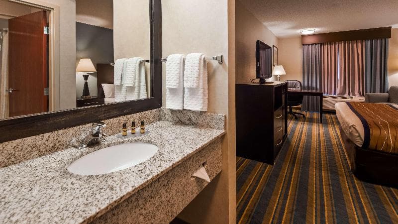 Best Western Plus Berkshire Hills Inn & Suites 3