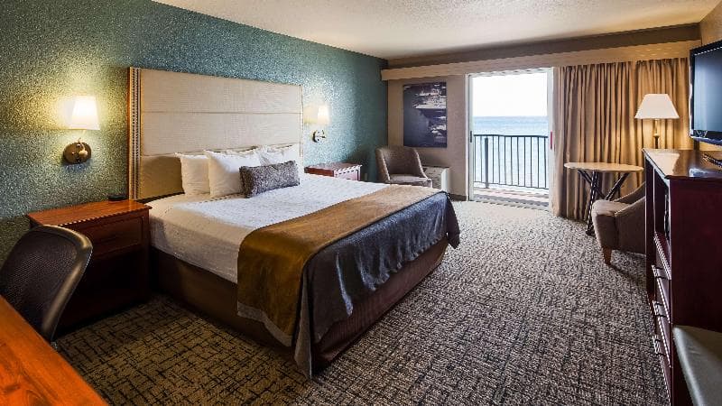 Best Western Harbour Pointe Lakefront 5