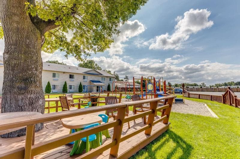 Best Western Lakewinds 2