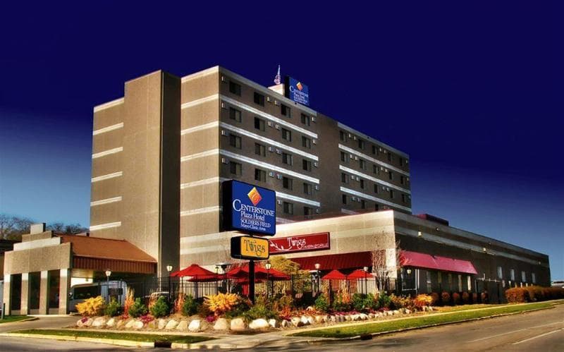 Centerstone Plaza Hotel Soldiers Field 1