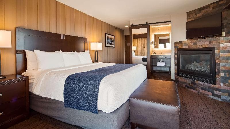 Best Western Plus Superior Inn 4