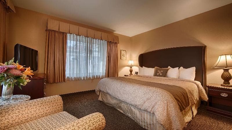 Best Western Plus The Normandy Inn & Suites 4
