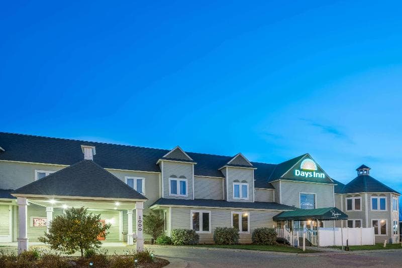 Days Inn by Wyndham Hutchinson photo 1