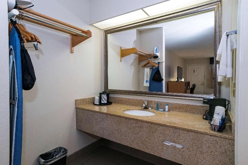 Best Western Airport Inn 4