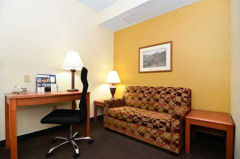 Americas Best Value Inn & Suites Clinton/Jackson photo 1