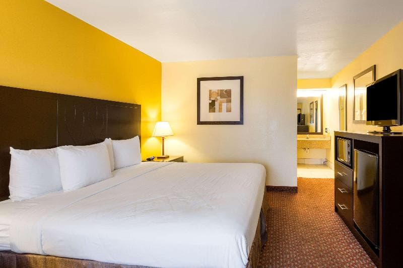 Best Western Blues Traveler Inn - Closed 3