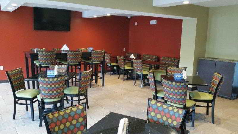Clarion Pointe Independence - Kansas City photo 1