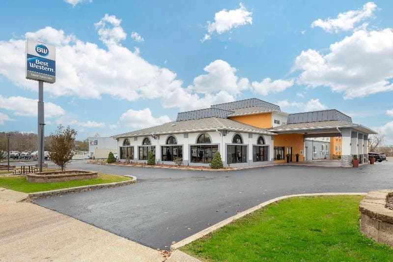 Best Western St. Louis Inn 4