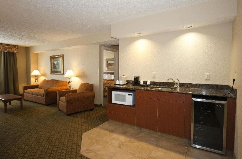 Best Western Plus Mid Nebraska Inn & Suites 4