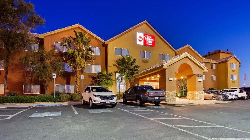 Best Western Plus North Las Vegas Inn & Suites 2