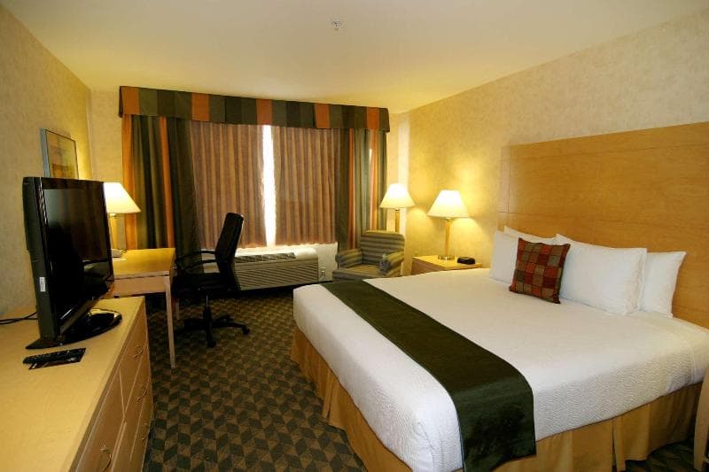 Best Western Plus North Las Vegas Inn & Suites 4