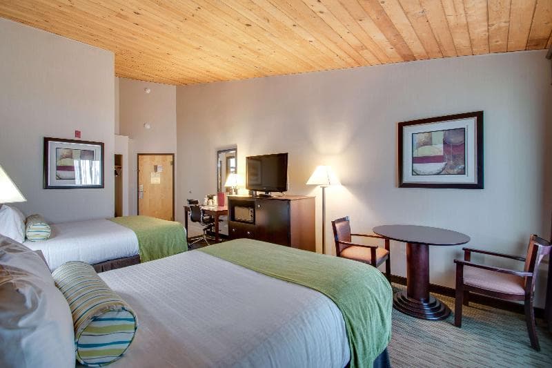 Best Western Plus The Inn at Hampton 2