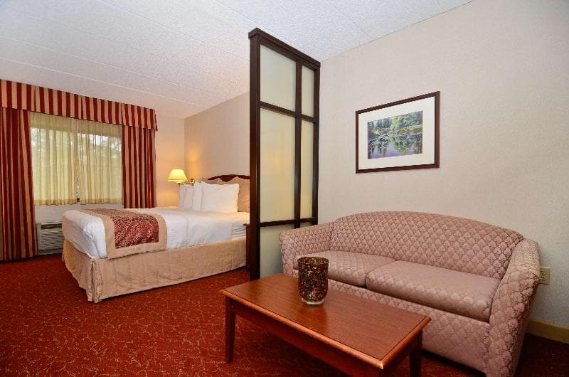 Best Western Plus Murray Hill Hotel & Suites 4
