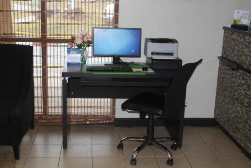 SureStay Hotel by Best Western East Brunswick photo 1
