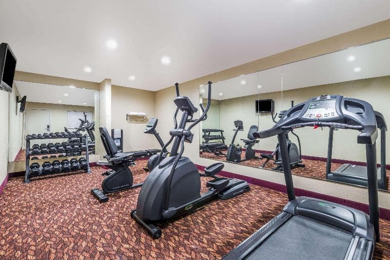 Super 8 by Wyndham Clovis 2