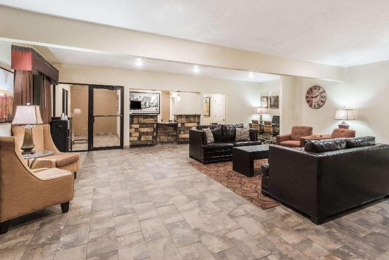 Super 8 by Wyndham Clovis 5
