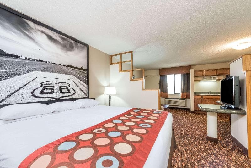 Super 8 by Wyndham Clovis 4