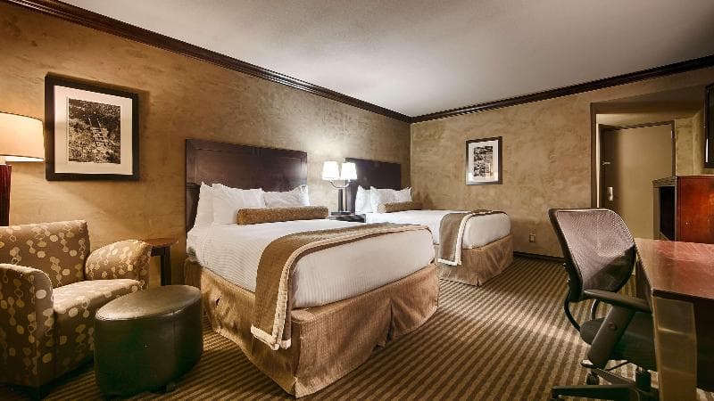 Best Western Plus Raton Hotel 4