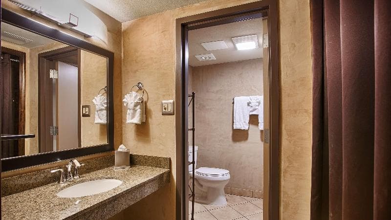 Best Western Plus Raton Hotel 3