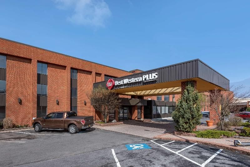 Best Western Plus Oswego Hotel & Conference Center 2