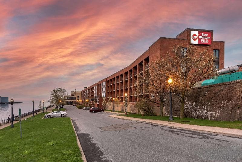 Best Western Plus Oswego Hotel & Conference Center photo 1