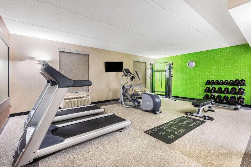 La Quinta Inn & Suites by Wyndham Jamestown photo 1