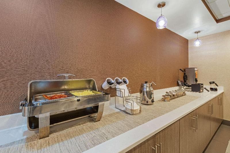 La Quinta Inn & Suites by Wyndham Jamestown 3