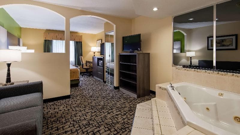 Best Western Crown Inn & Suites 4