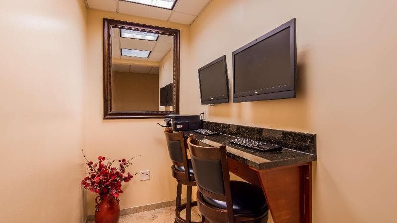 Best Western Plus Vineyard Inn & Suites photo 1