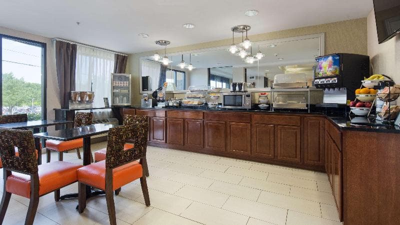 Best Western Plus Huntersville Inn & Suites Near Lake Norman 4