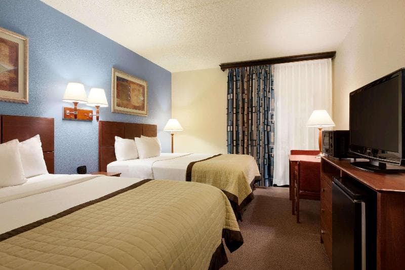 Ramada by Wyndham Fargo 5