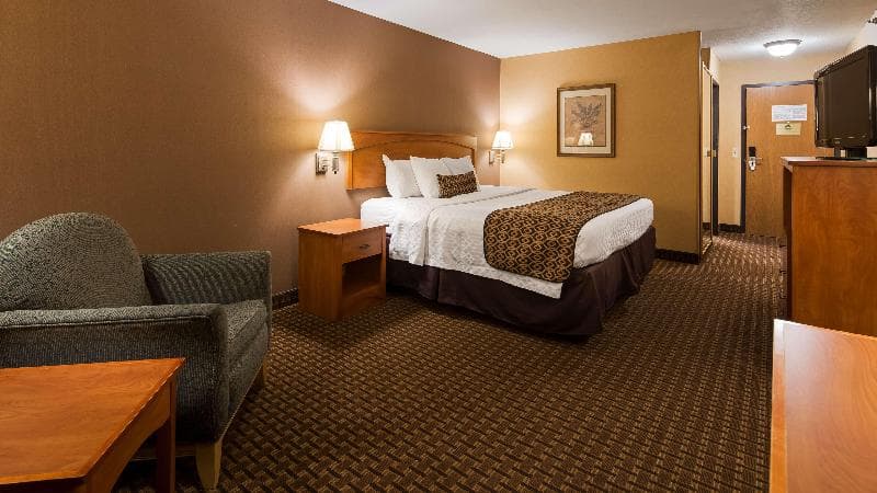 Best Western Plus North Canton Inn & Suites 4