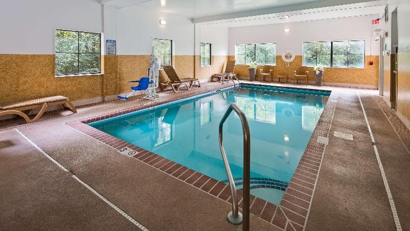 Best Western Plus Executive Suites - Columbus East 4
