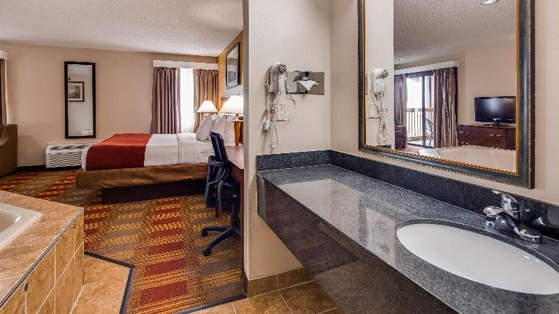 Best Western Lakewood Inn 4