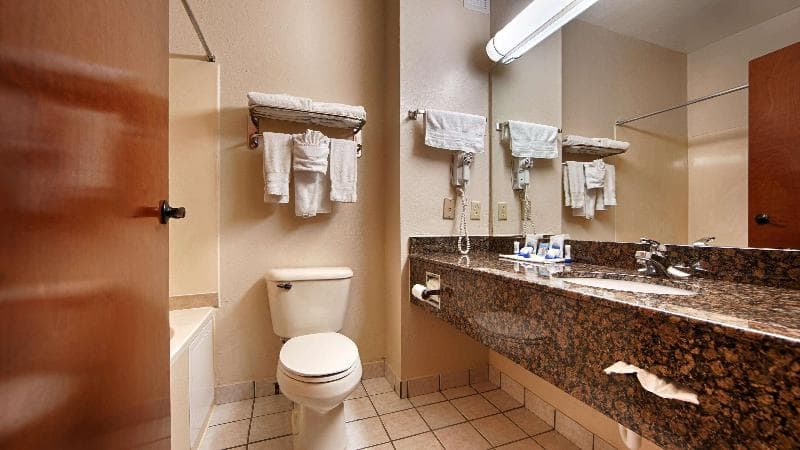 SureStay Plus Hotel by Best Western Edmond 4