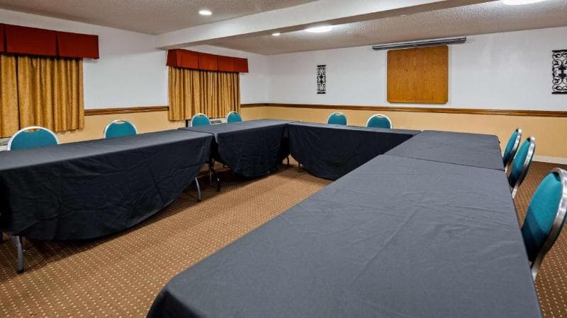 Hemp Hotel, a Travelodge by Wyndham Oklahoma City North main