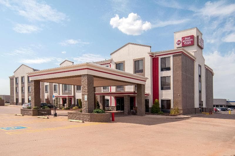 Best Western Plus Memorial Inn & Suites 5