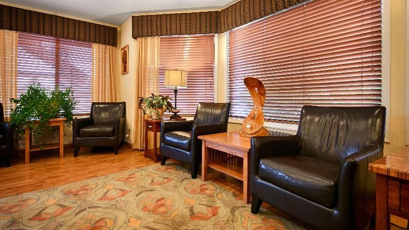 Best Western Oakridge Inn 3