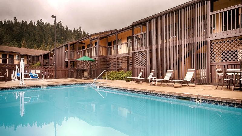 Best Western Oakridge Inn 4