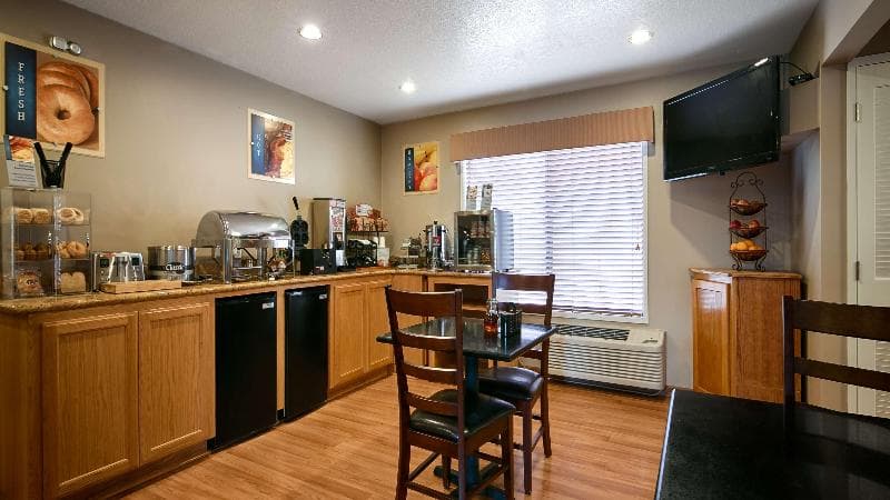 Best Western Oakridge Inn 2