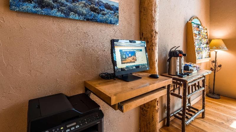 Best Western Ponderosa Lodge 1