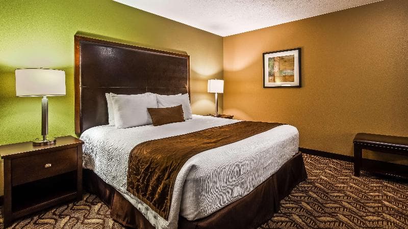 Best Western Plus Grand Manor Inn 4