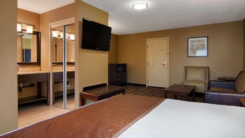 Best Western Plus Grand Manor Inn 5