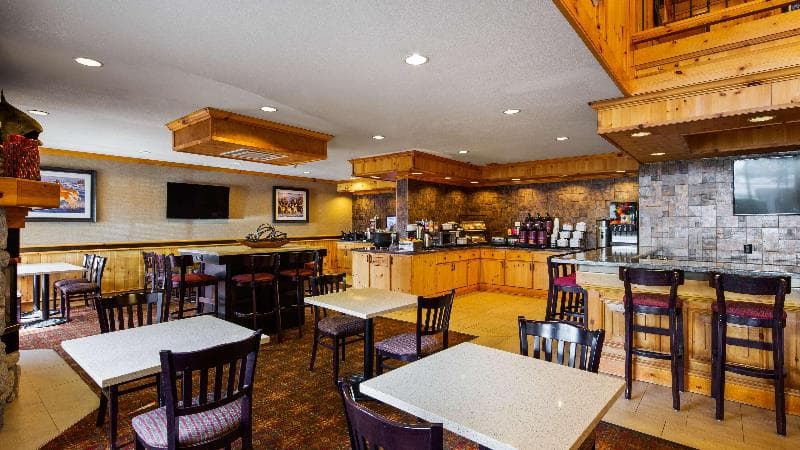 Best Western Plus Olympic Inn 3