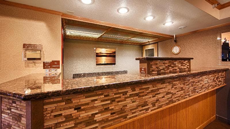 Best Western Plus Landmark Inn 5