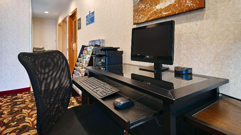 Best Western Dallas Inn & Suites photo 1