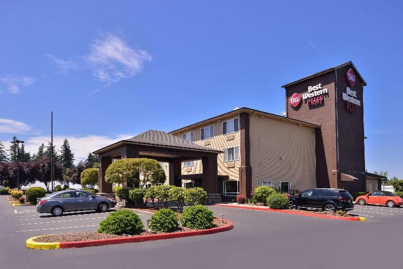 Best Western Plus Cascade Inn & Suites 3