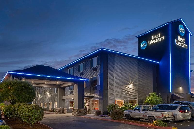Best Western Plus Cascade Inn & Suites 5